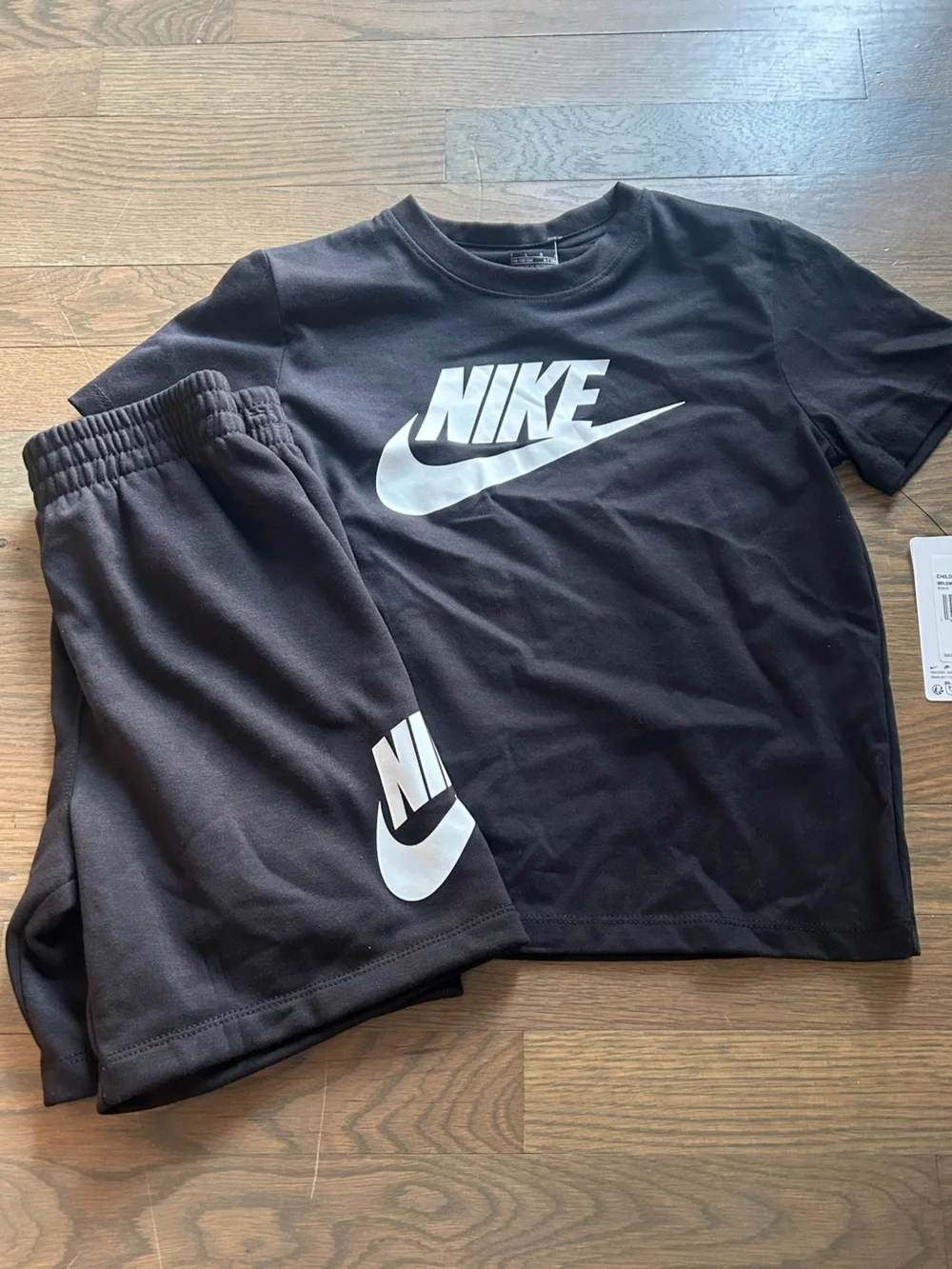 NWT Nike Boys Set size 7